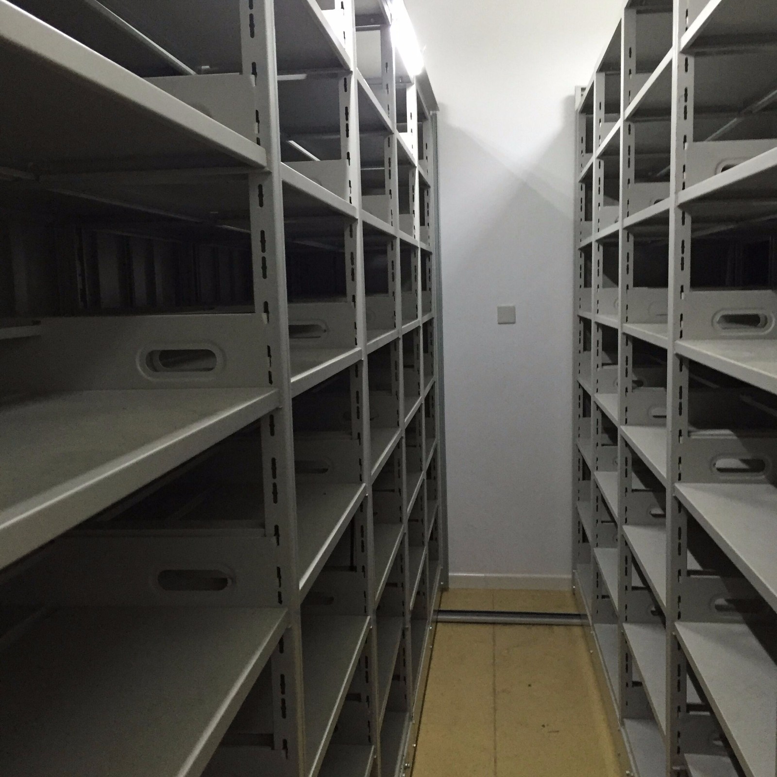 河北巨鹿中学手动密集柜安装