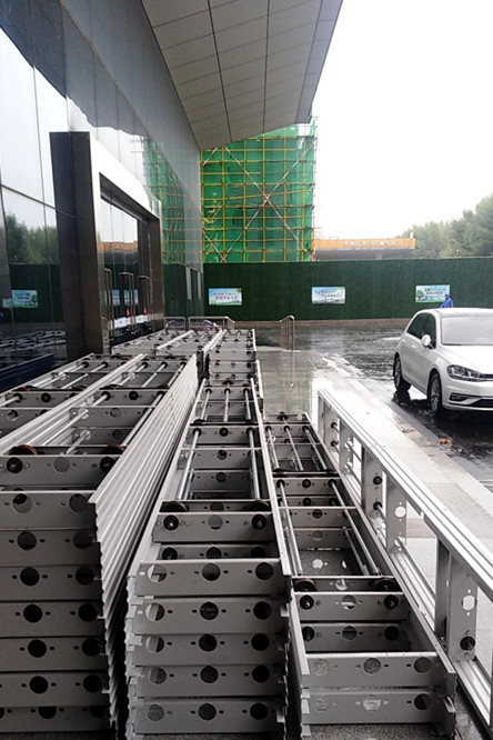 档案密集柜360组安装正在上楼中